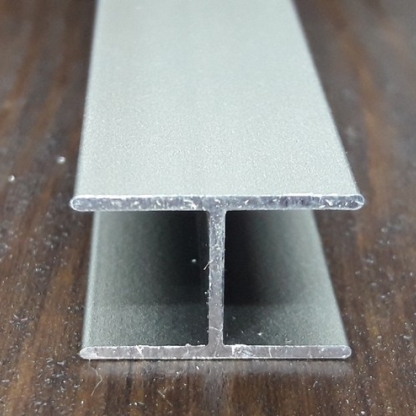 Профиль алюминиевый прессованный равнополочный Н-образный АМц 15х7х1,5 мм ГОСТ 13621-90 в&nbsp;Тюмени
